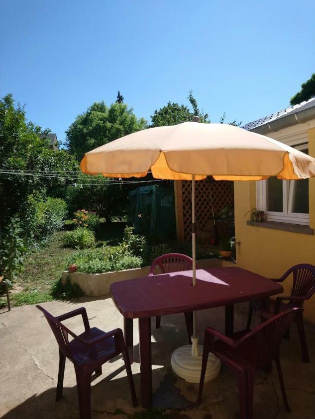 Villa Cour Et Jardin Revin  Exterior foto